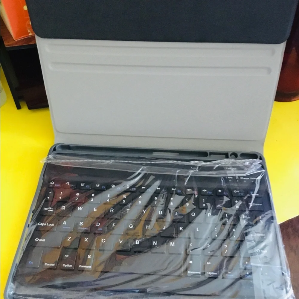 Smart Keyboard Case for iPad - White